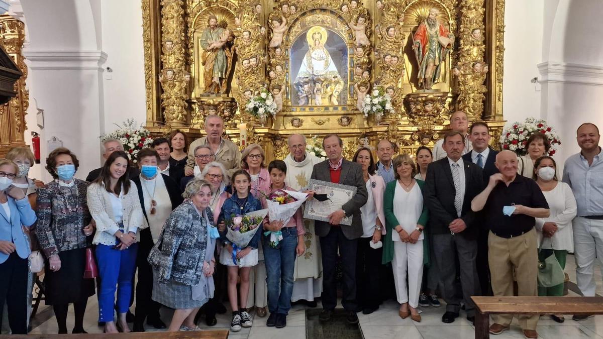 Foto de familia, ayer en el santuario.