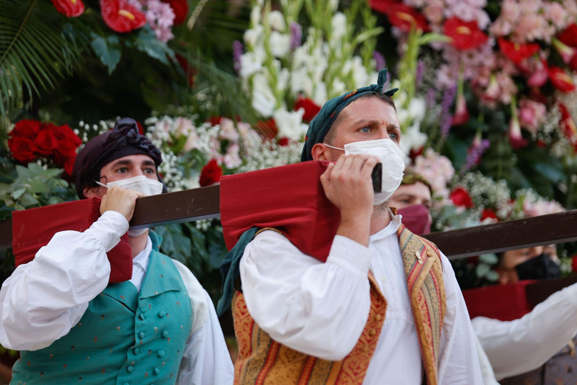 Búscate en el segundo día de Ofrenda por la calle Caballeros (entre las 18.00 y las 19.00 horas)