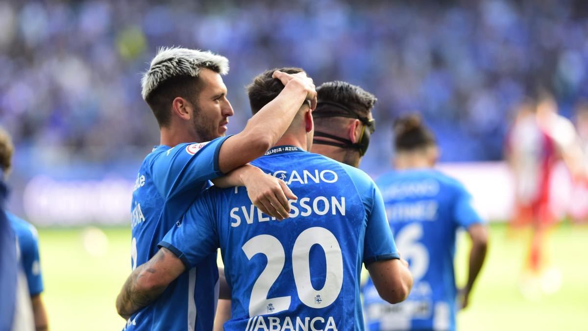 Svensson celebra el primero de sus dos goles al Algeciras