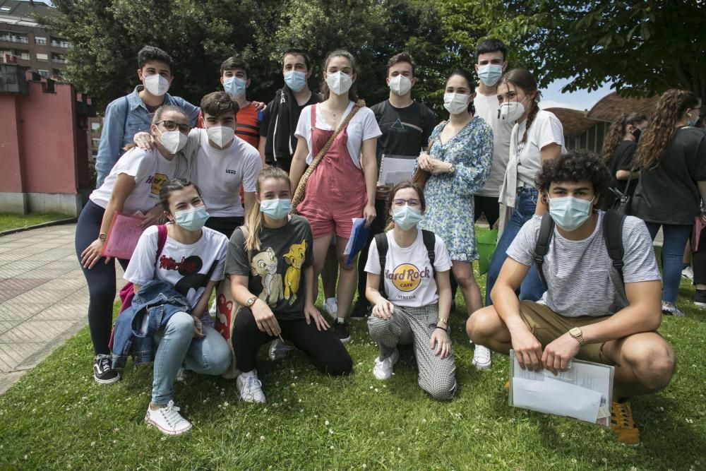 Primer día de la EBAU con mascarilla en Asturias