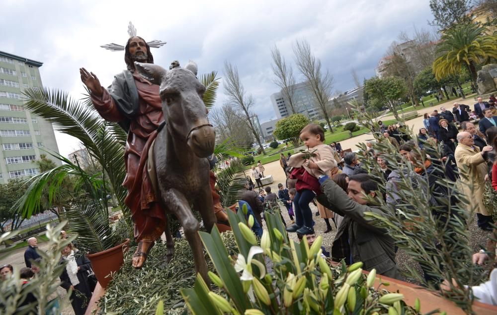 Semana Santa en Pontevedra 2016 | La Burrita recupera el recorrido entre la iglesias de San José y la escalinata de San Francisco