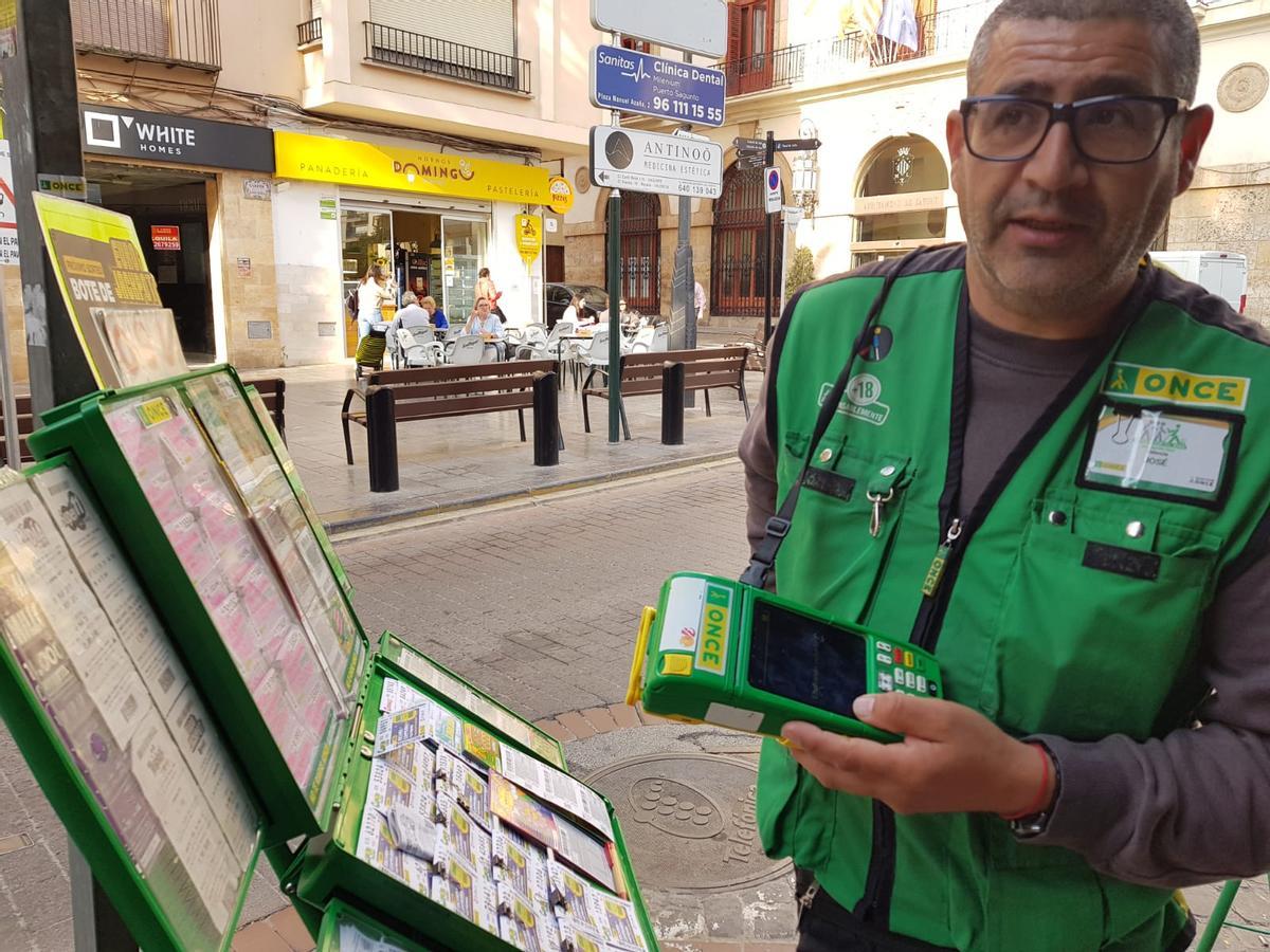 José, vendedor de la ONCE, sin conexión.