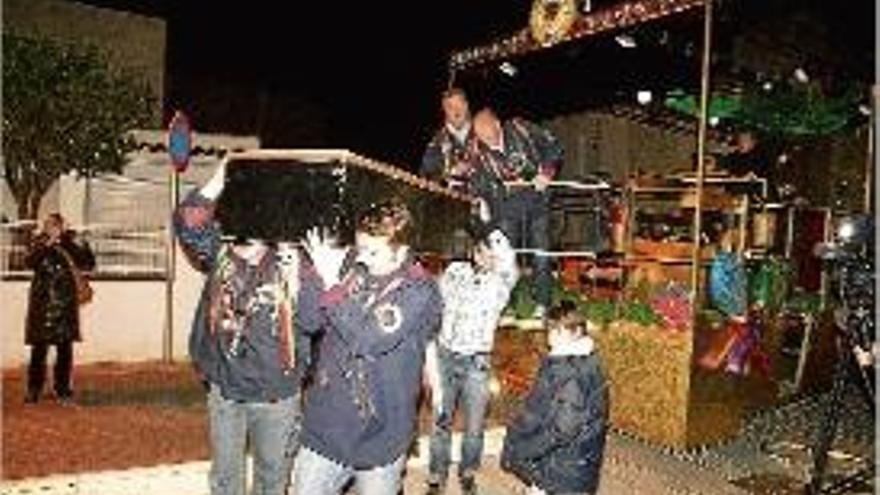 Platja d&#039;Aro i Sant Feliu clouen el Carnaval amb l&#039;enterrament de la sardina