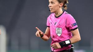 El Mundial de futbol celebrat a Qatar tindrà per primera vegada sis àrbitres dones