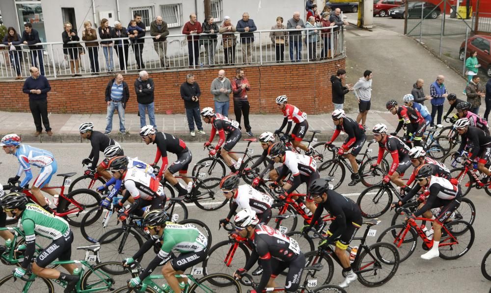 Segunda etapa de la Vuelta a Asturias entre Ribera de Arriba y el Alto del Acebo.