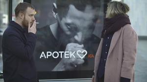 Un anuncio de las farmacias tose en la capital sueca para concienciar contra el tabaquismo