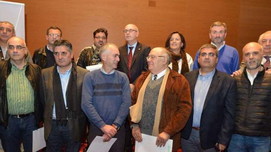 Participantes en la entrega de insignias, que tuvo lugar en el Pazo da Cultura. // Gustavo Santos