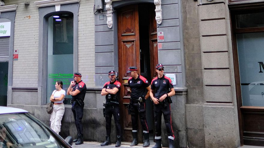 Registro policial de las oficinas centrales de Quorum Social 77 en Las Palmas de Gran Canaria