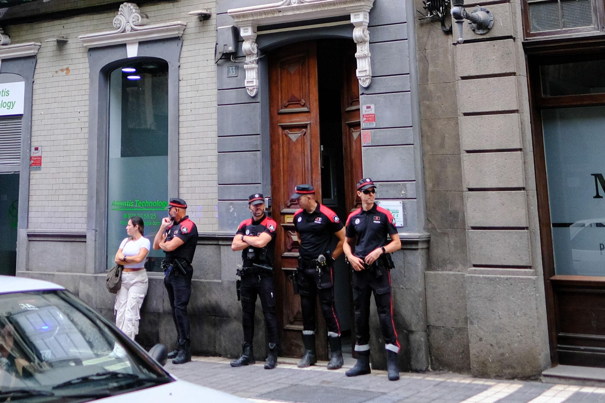 Registro policial de las oficinas centrales de Quorum Social 77 en Las Palmas de Gran Canaria