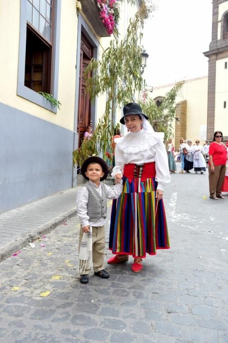 Procesion y Romeria por las Fiestas de las ...