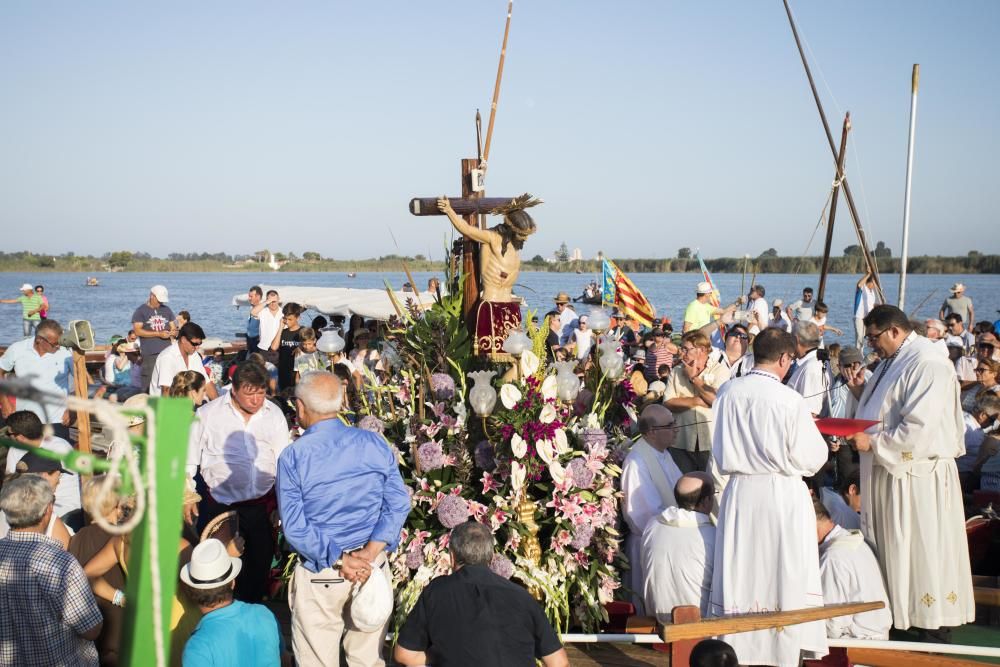 El Cristo del Palmar surca las aguas de l'Albufera