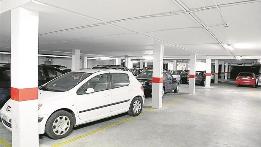 El parking del Centro Cultural continúa «pendiente» de una línea eléctrica