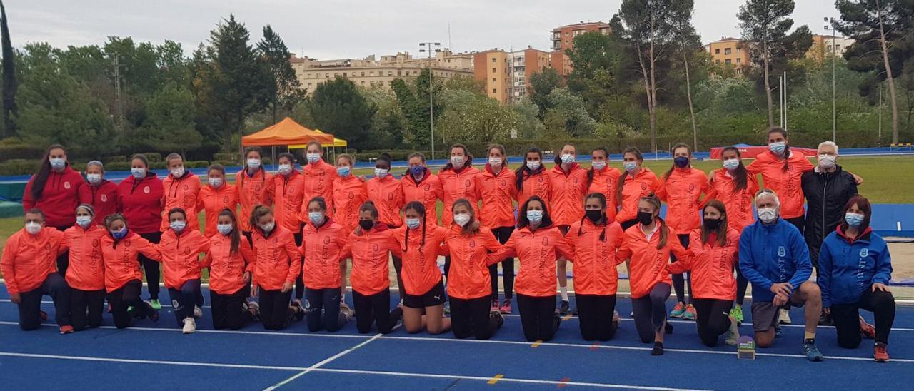 La formació femenina de l’Avinent Manresa que va quedar en setena posició la temporada passada a La Nucía | AVINENT CA MANRESA