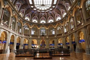 Archivo - Paneles del Ibex 35 en el Palacio de la Bolsa de Madrid