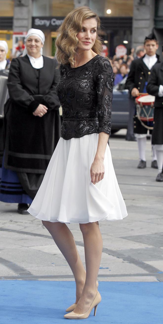 El look de doña Letizia en los Premios Príncipe de Asturias 2012