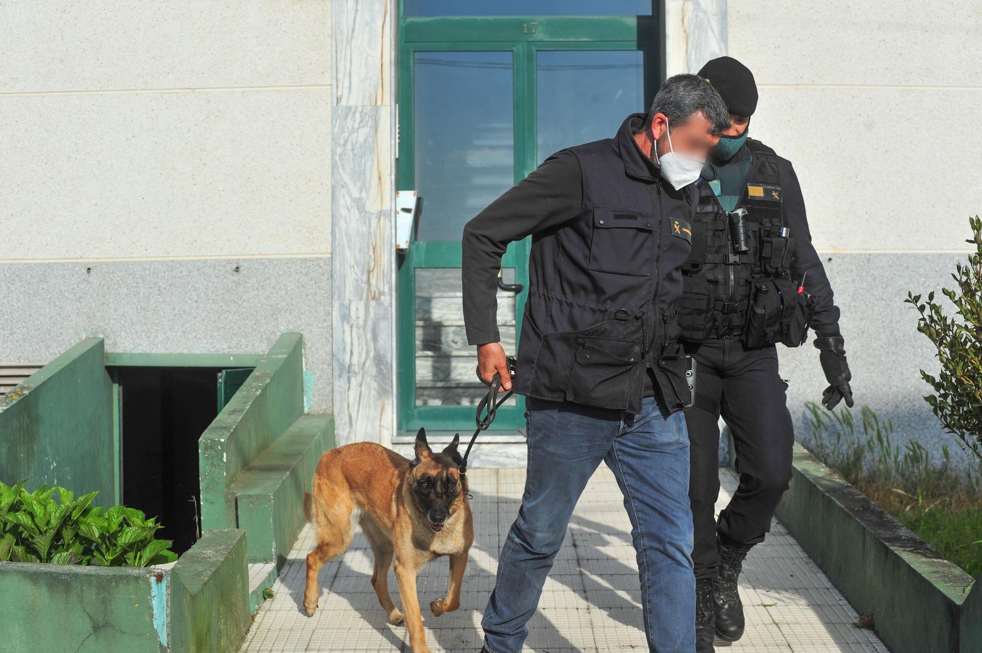 Amplio operativo contra el narcotráfico en las Rías Baixas con un detenido en A Illa y registros en Cambados