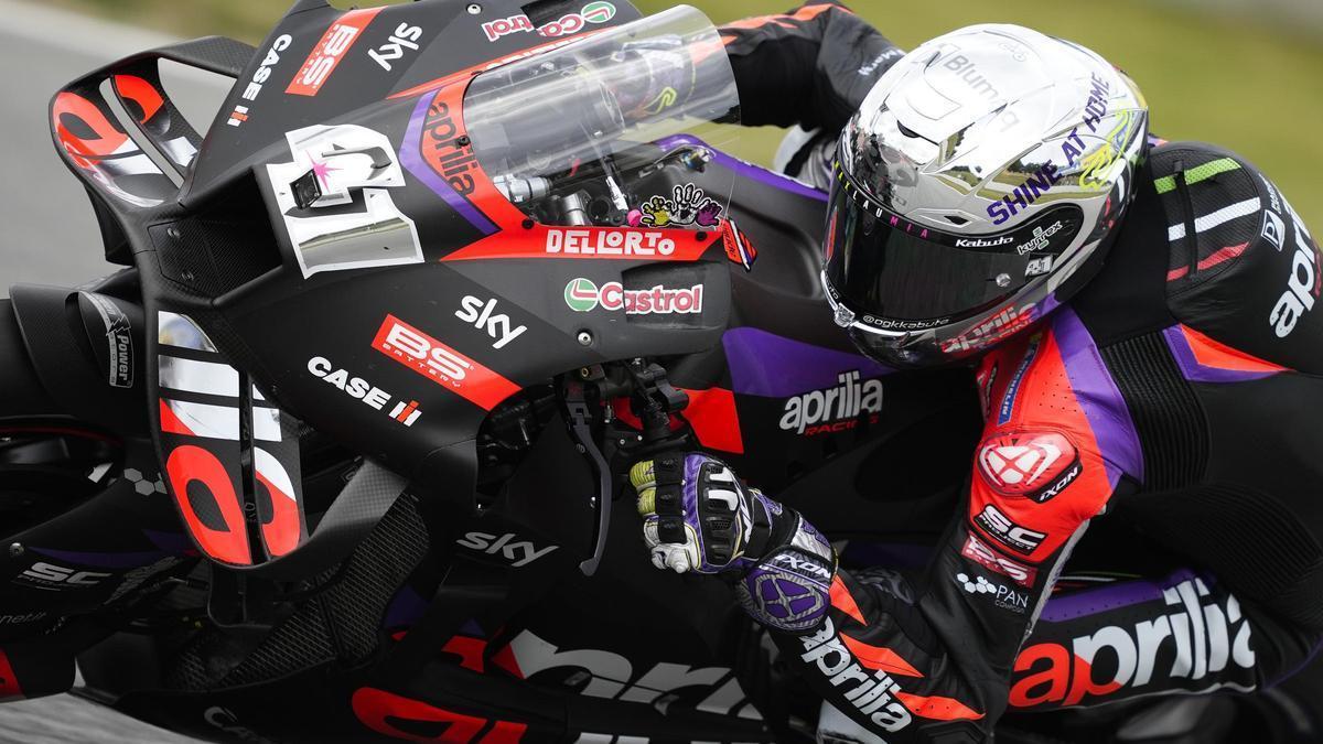 Aleix Espargaró (Aprilia), hoy, en Montmeló, en la vuelta que logró el récord de la pista.