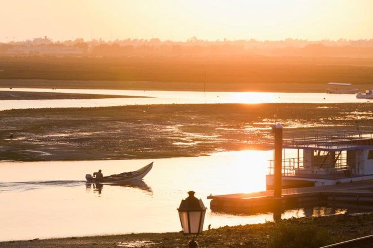 Pescador en la Ría de Formosa.