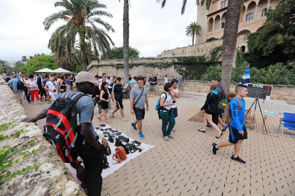 Operación nube: los turistas llenan Palma y atascos en los accesos