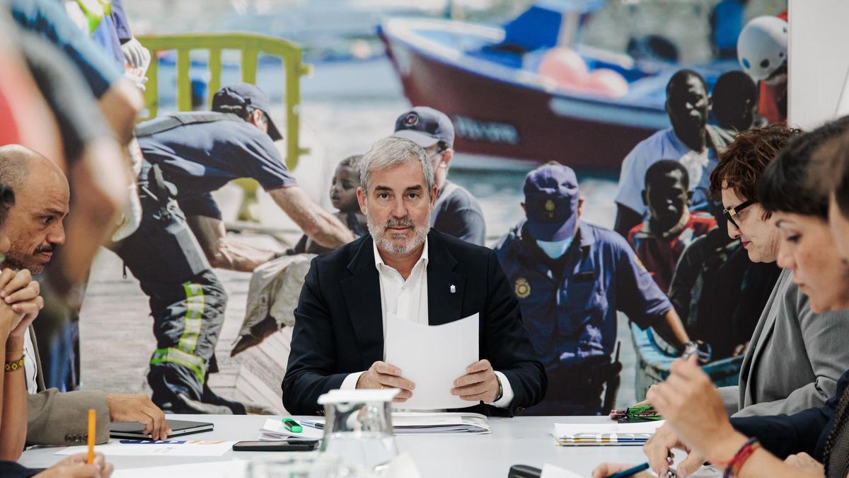 Fernando Clavijo, con responsables de UNICEF, Save the Children, ACNUR, Cruz Roja, Cruz Blanca y la Comisión Española de Ayuda al Refugiado, entre otras organizaciones.