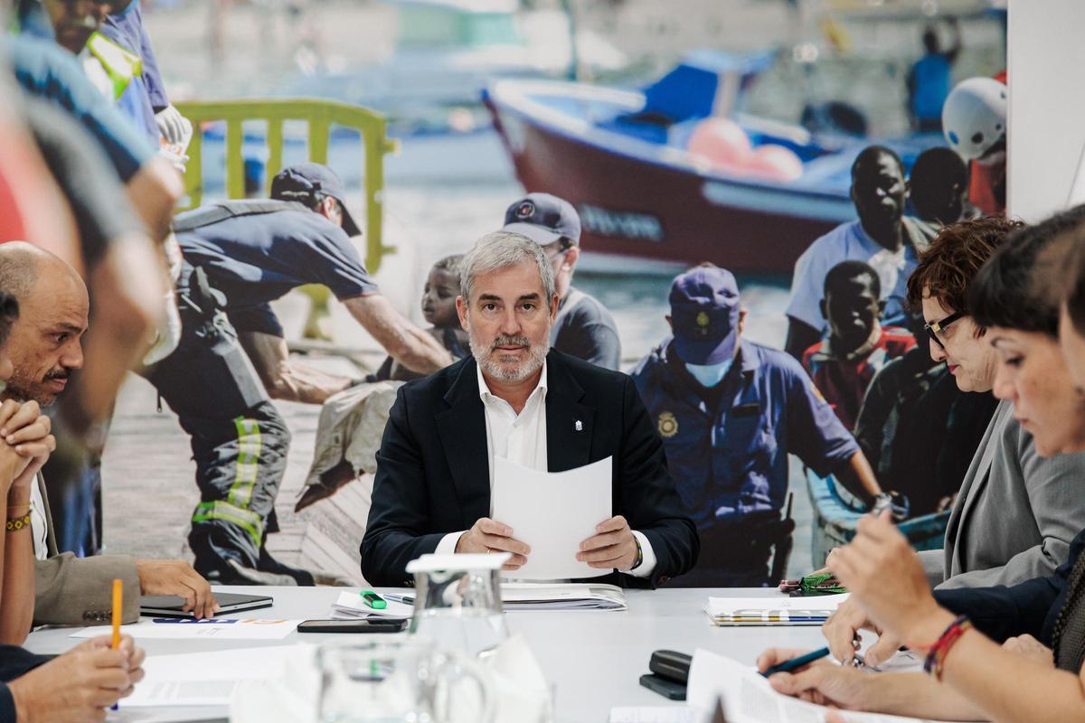 Fernando Clavijo, con responsables de UNICEF, Save the Children, ACNUR, Cruz Roja, Cruz Blanca y la Comisión Española de Ayuda al Refugiado, entre otras organizaciones.