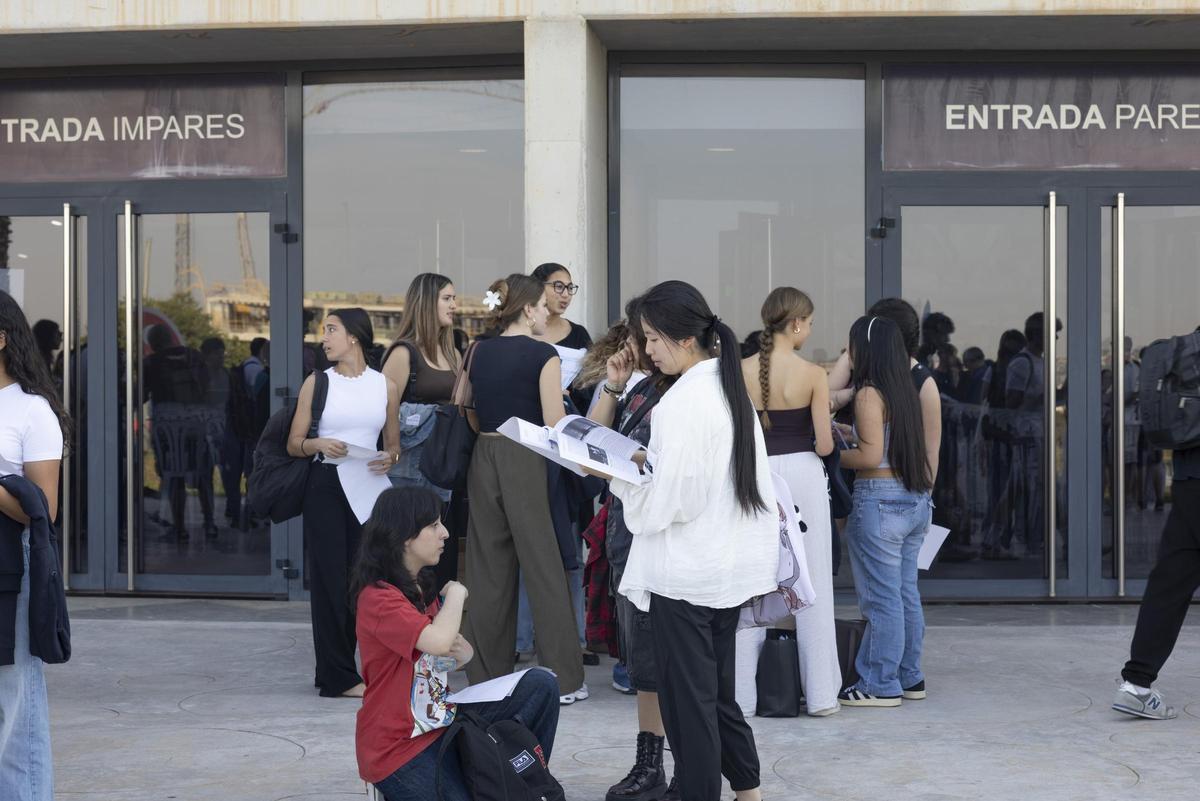 Arrancan los exámenes de la EBAU 2026 en el Auditorio de Torrevieja