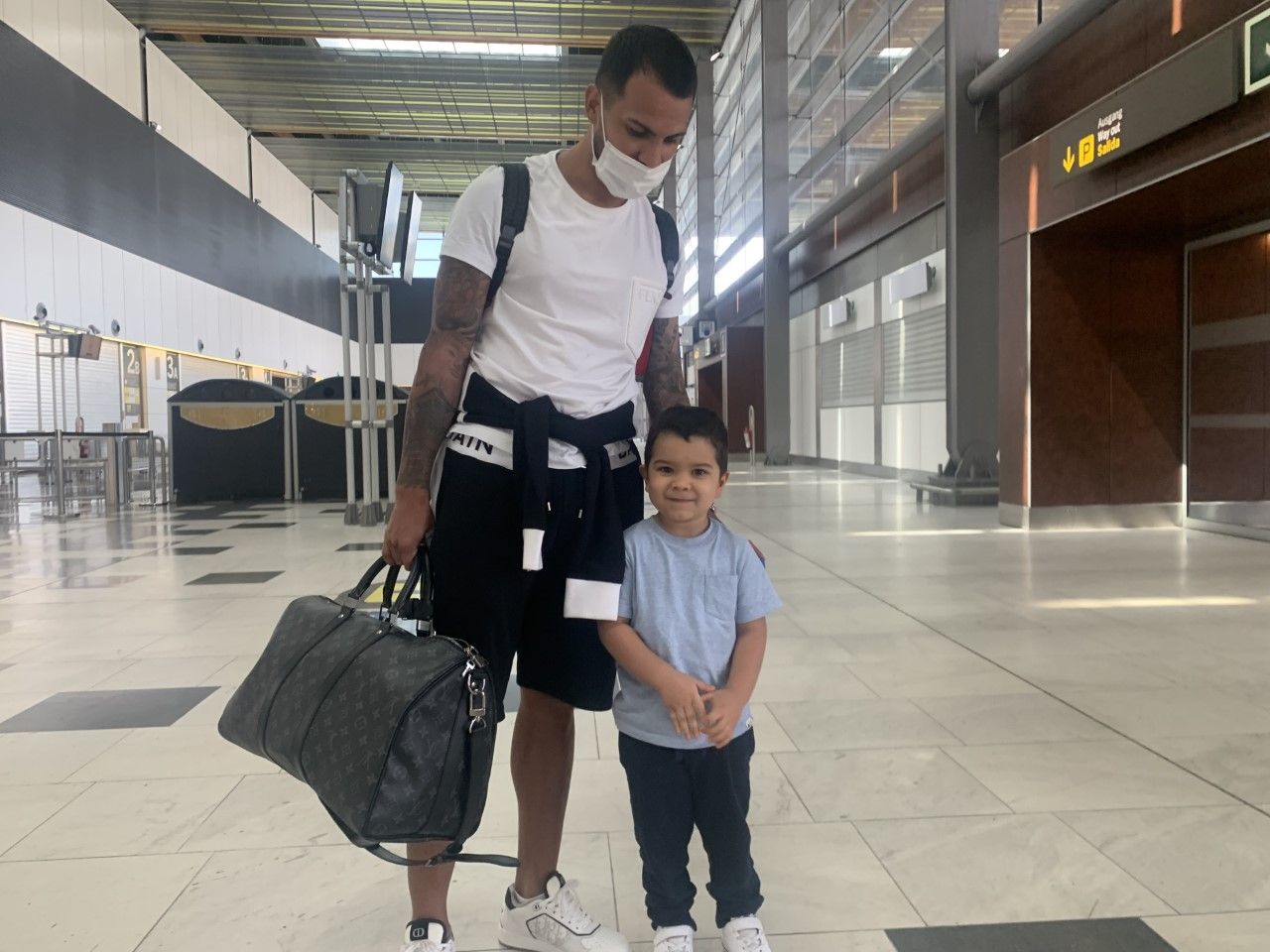 Llegada de Jonathan Viera al Aeropuerto de Gran Canaria