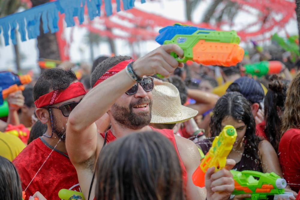 Palma celebra la batalla de agua entre Canamunt y Canavall