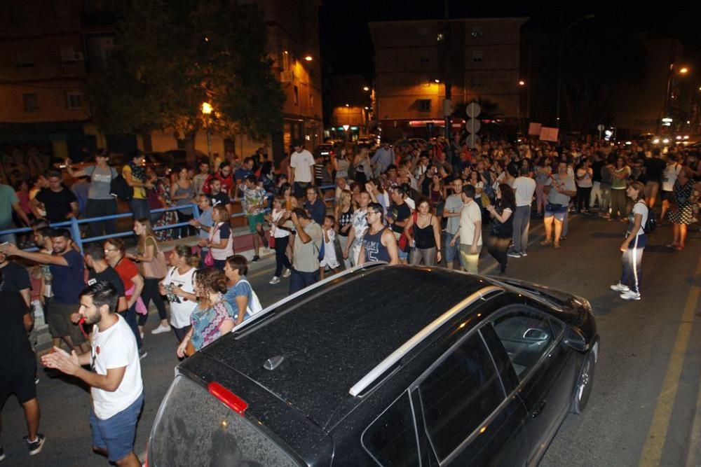 Tensión en El Rollo en el séptimo día de protestas por el soterramiento