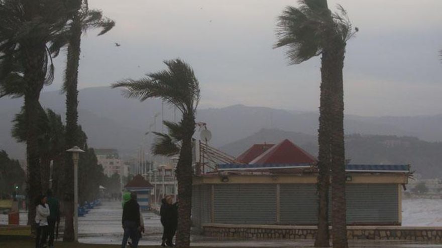 Temporal en una playa de Málaga.