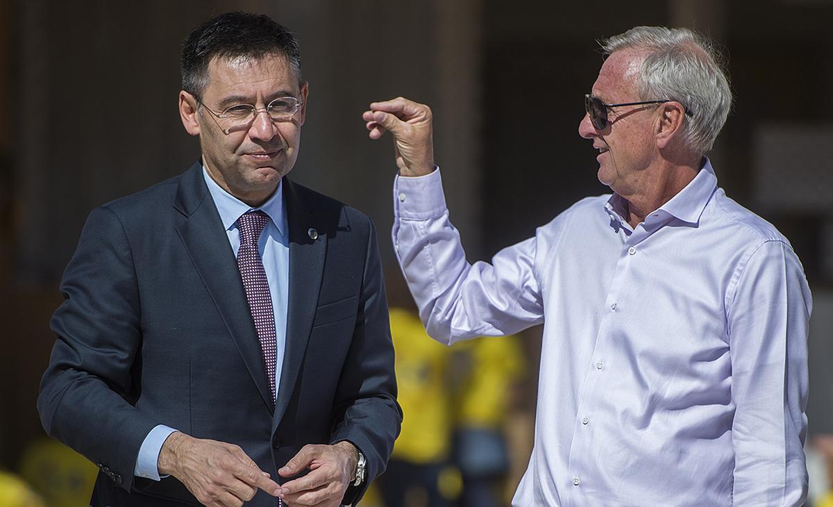 El president del Barça i el tècnic holandès presenten el projecte ’Pati 14’, al CEIP Seat de la Zona Franca.