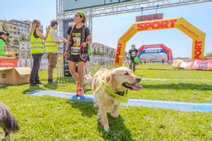 Carrera Can We Run, donde las personas y sus mascotas perrunas corren en familia.