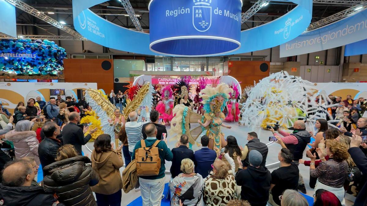 Sobre el escenario se recrearon algunos de los momentos más reconocibles de la fiesta, congregando a un público numeroso.