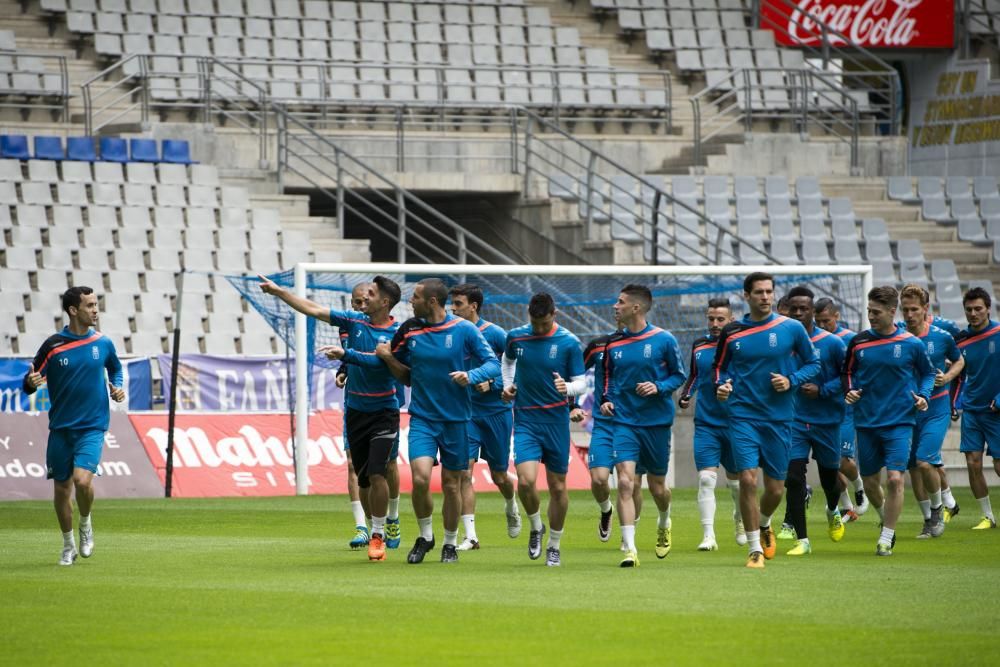 Foto oficial del Real Oviedo y entrenamiento en el Tartiere