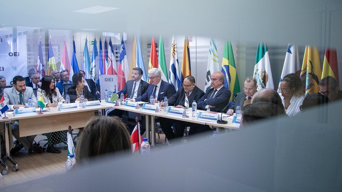 Representantes de la política educativa del Brasil debaten en la OEI sobre gestión e innovación en el aprendizaje.