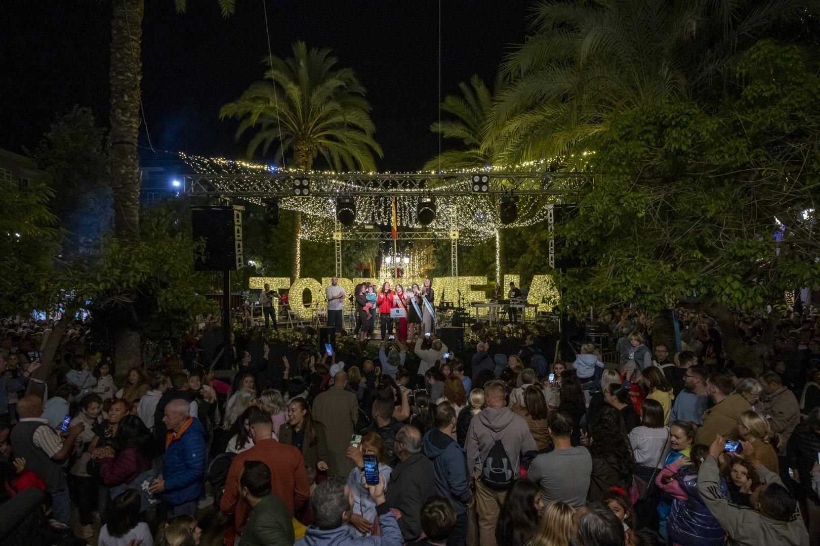 La fiesta de encendido del alumbrado especial de fiestas patronales y Navidad de Torrevieja, en imágenes