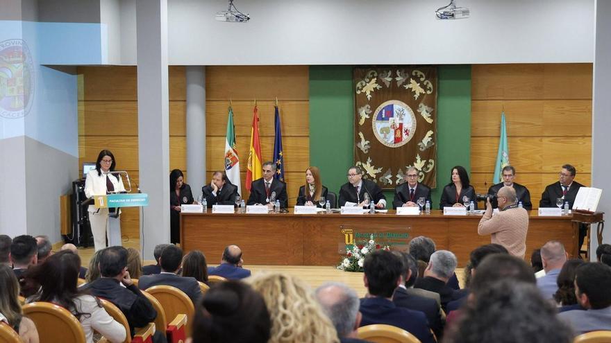 El Colegio de Abogados de Cáceres destaca el relevo generacional y la importancia de la formación en su acto institucional de la patrona