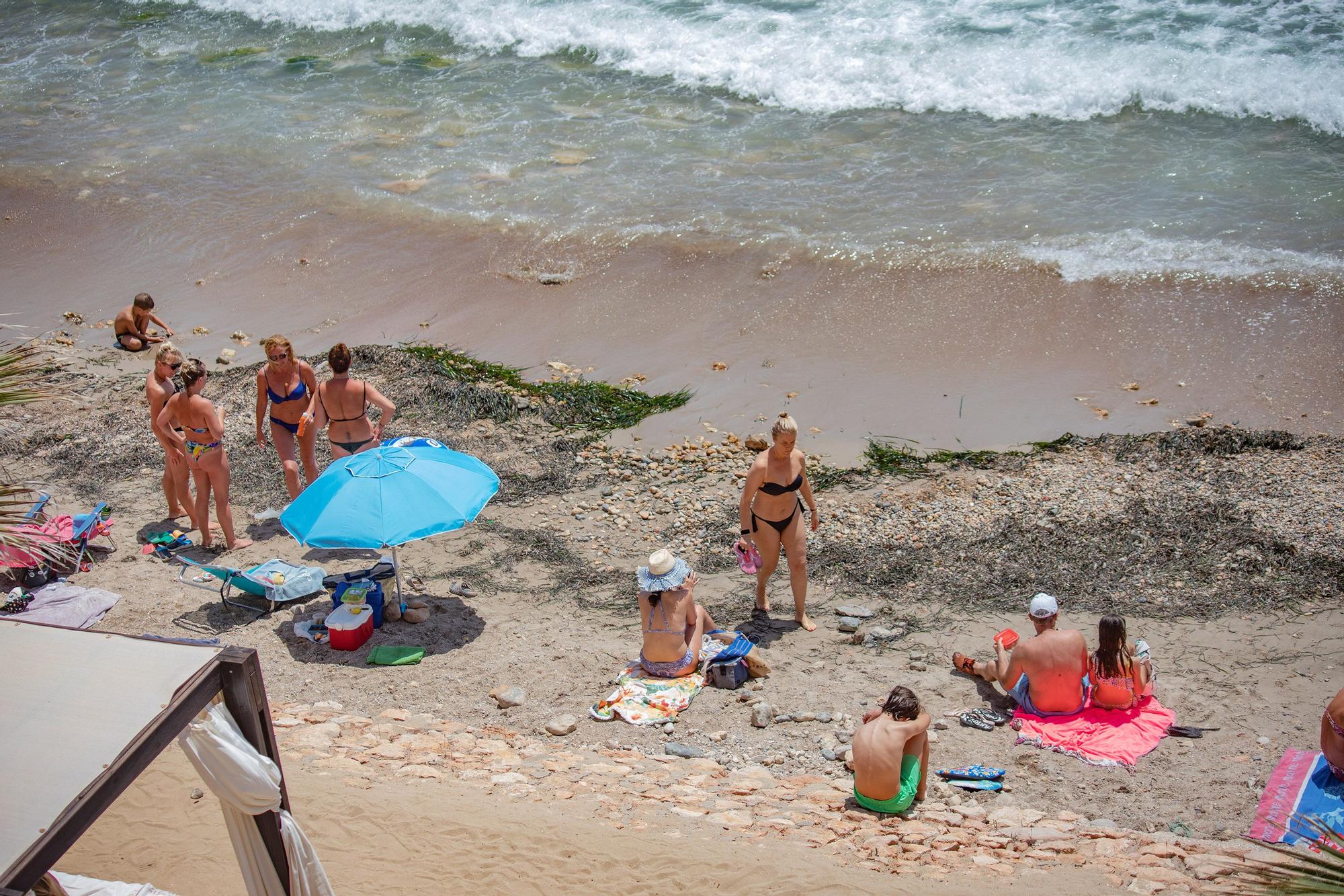 Así están las playas y las calles de Orihuela Costa a un mes del verano