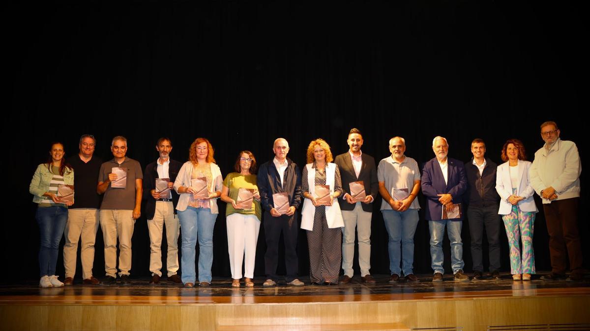 Autores y representantes del consistorio tras la presentación