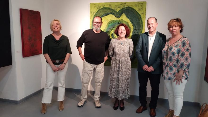 El artista Juanma Tapia dona su &quot;Corazón verde&quot; a la sanidad pública asturiana