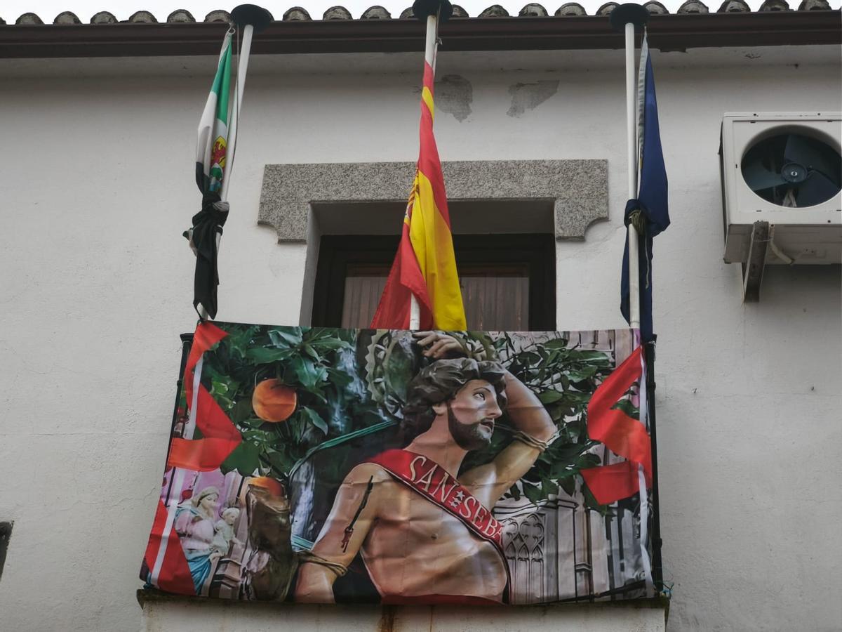Fotogalería | Hinojal hace frente a la borrasca y se encomienda a San Sebastián Fotogalería | Hinojal hace frente a la borrasca y se encomienda a San Sebastián