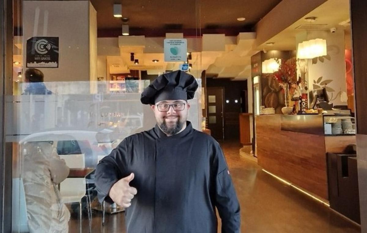 Trabajador contratado por Pastelerías Roldán.
