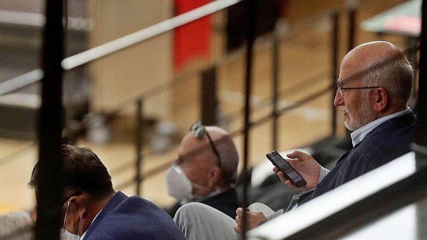 Juan Roig presidió el palco en la Fonteta.