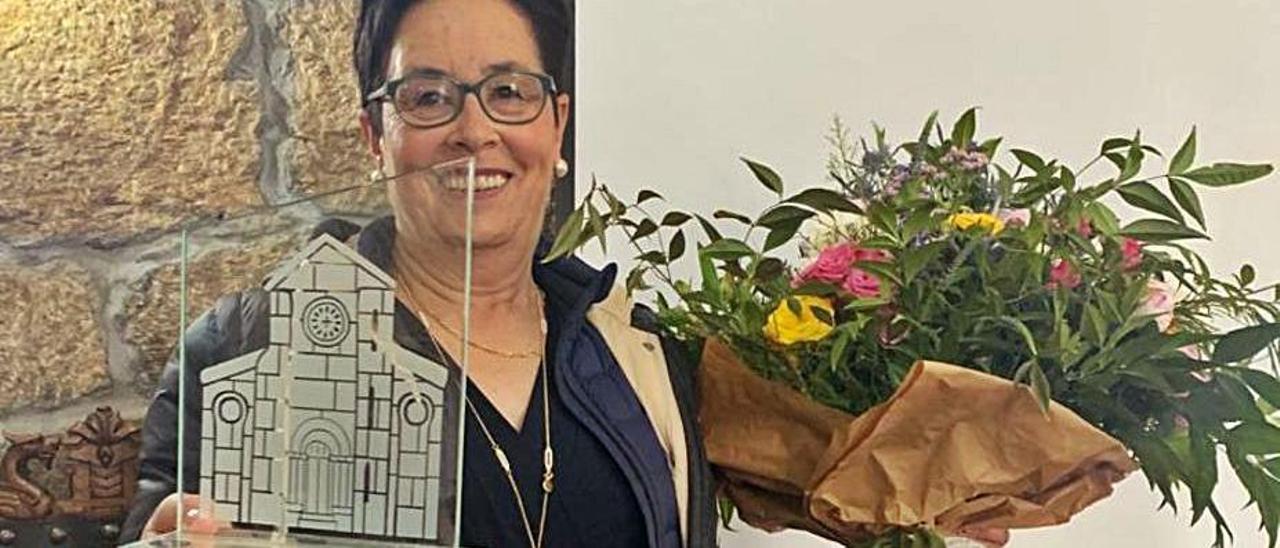 María Méijome Vázquez, ayer, con los regalos de sus compañeros.