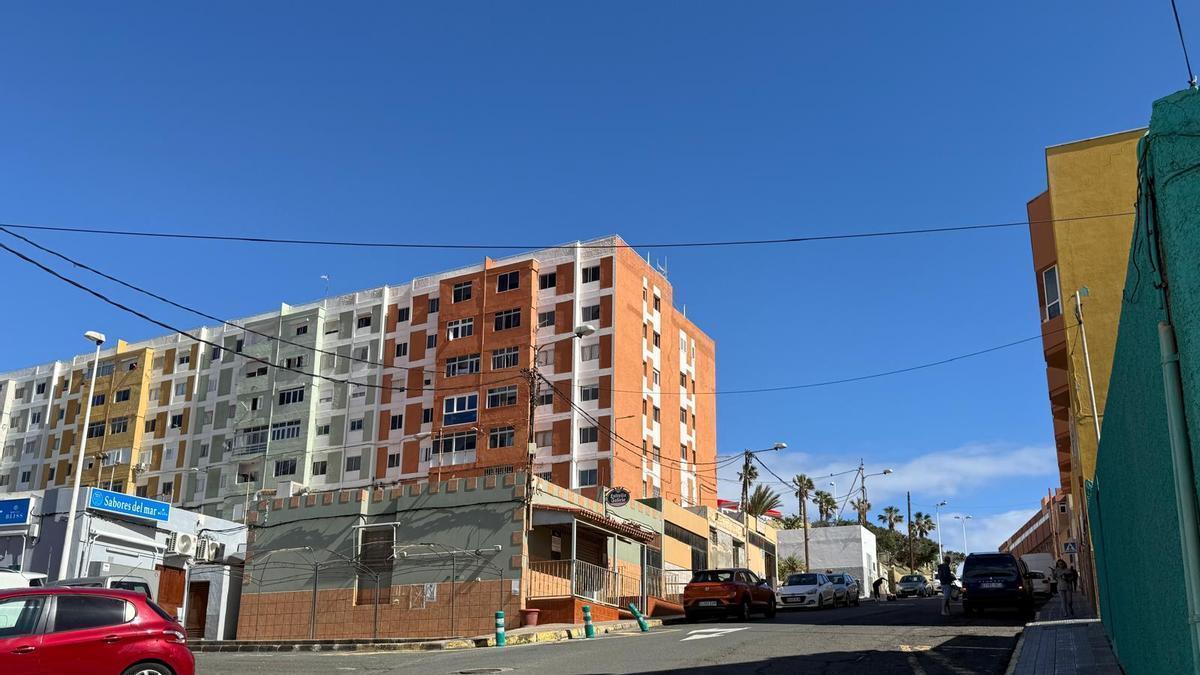 Una conductora ebria provoca cuatro accidentes y daña cinco coches en Telde