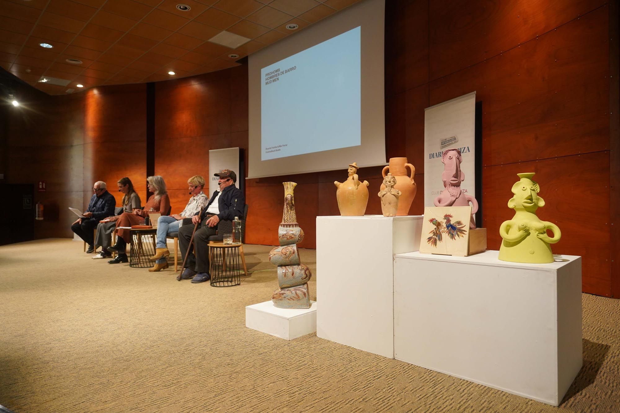 Presentación del libro 'Hombres de barro', en el Club Diario de Ibiza