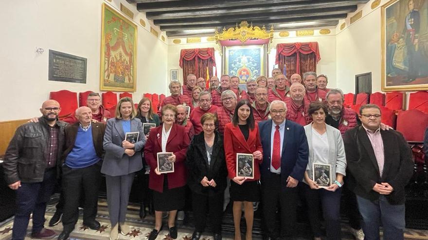 Los protagonistas del acto de hoy en el salón de plenos