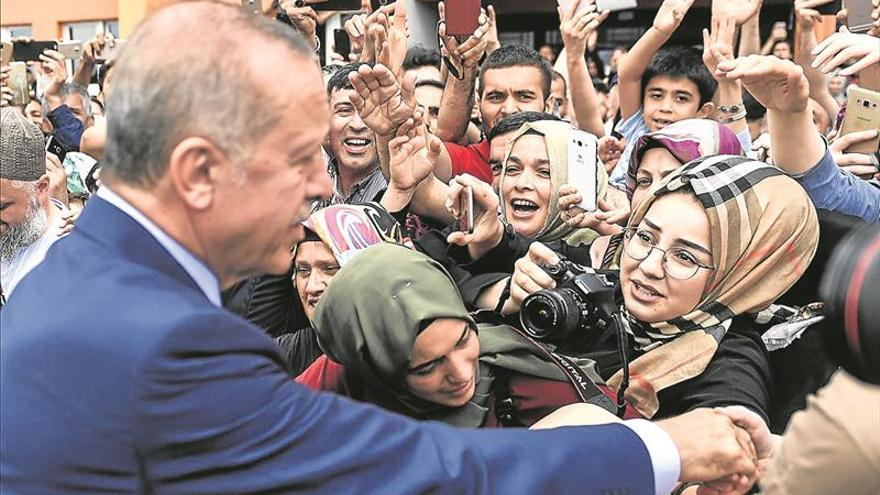 La oposición y Europa aceptan con reservas el triunfo de Erdogan