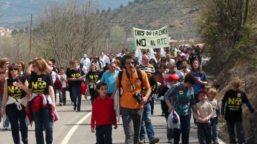 Ecologistas, vecinos del Valle de Ayora y de pueblos de Teruel y Albacete durante la protesta contra el posible almacén nuclear de Zarra.