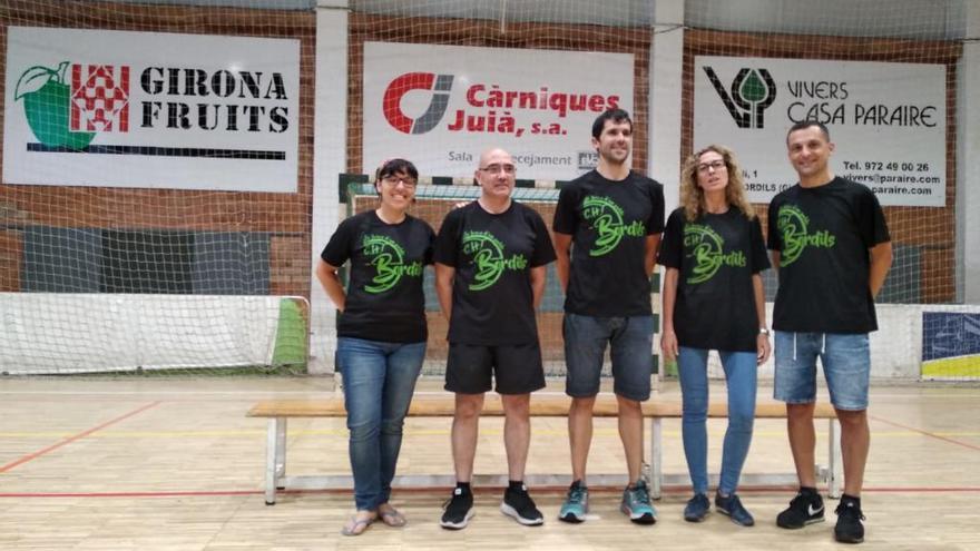 Narcís Godoy, el primer per la dreta, es tornarà a fer càrrec del primer equip del Bordils de vòlei.